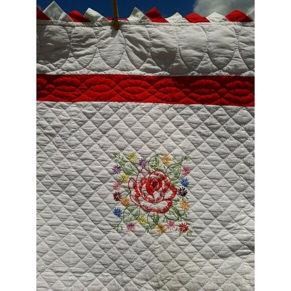 Vintage Handmade Hand Stitched Embroidered Cotton Quilt W Rose Pattern 79" x 65" - Picture 3 of 7